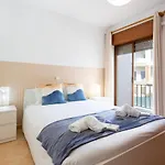 #114 T2 Foxy H By Holidays