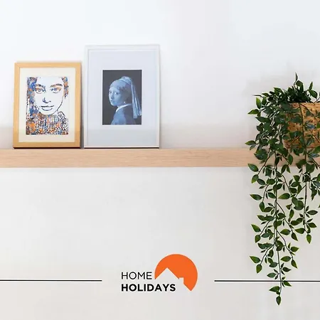 #114 T2 Foxy H By Holidays *